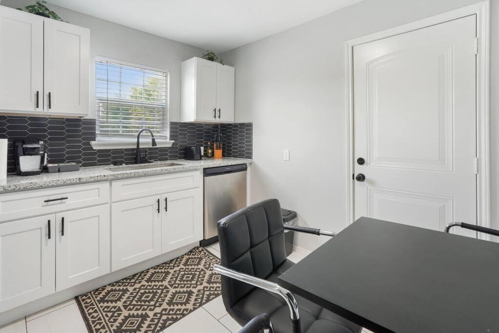 Cozy Two Bedroom Home Minutes From Downtown! Houston Bagian luar foto