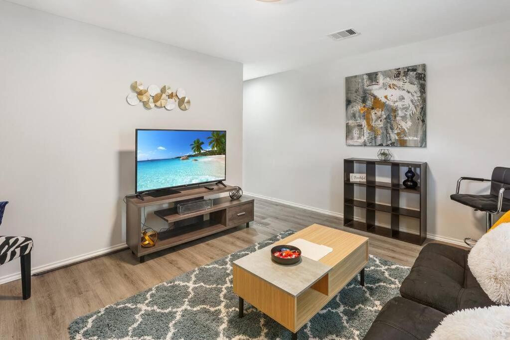 Cozy Two Bedroom Home Minutes From Downtown! Houston Bagian luar foto